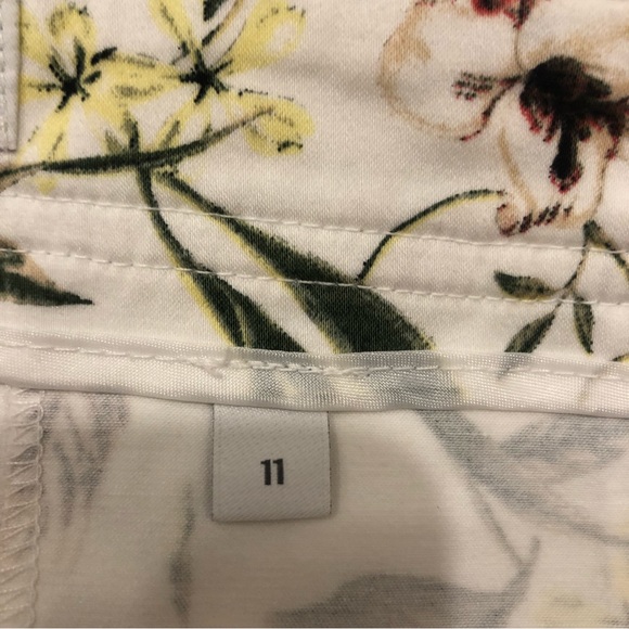 Reitmans floral capris - Picture 5 of 7